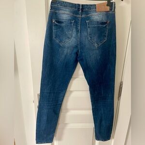 ZARA Contour-fit Jeans, size 27